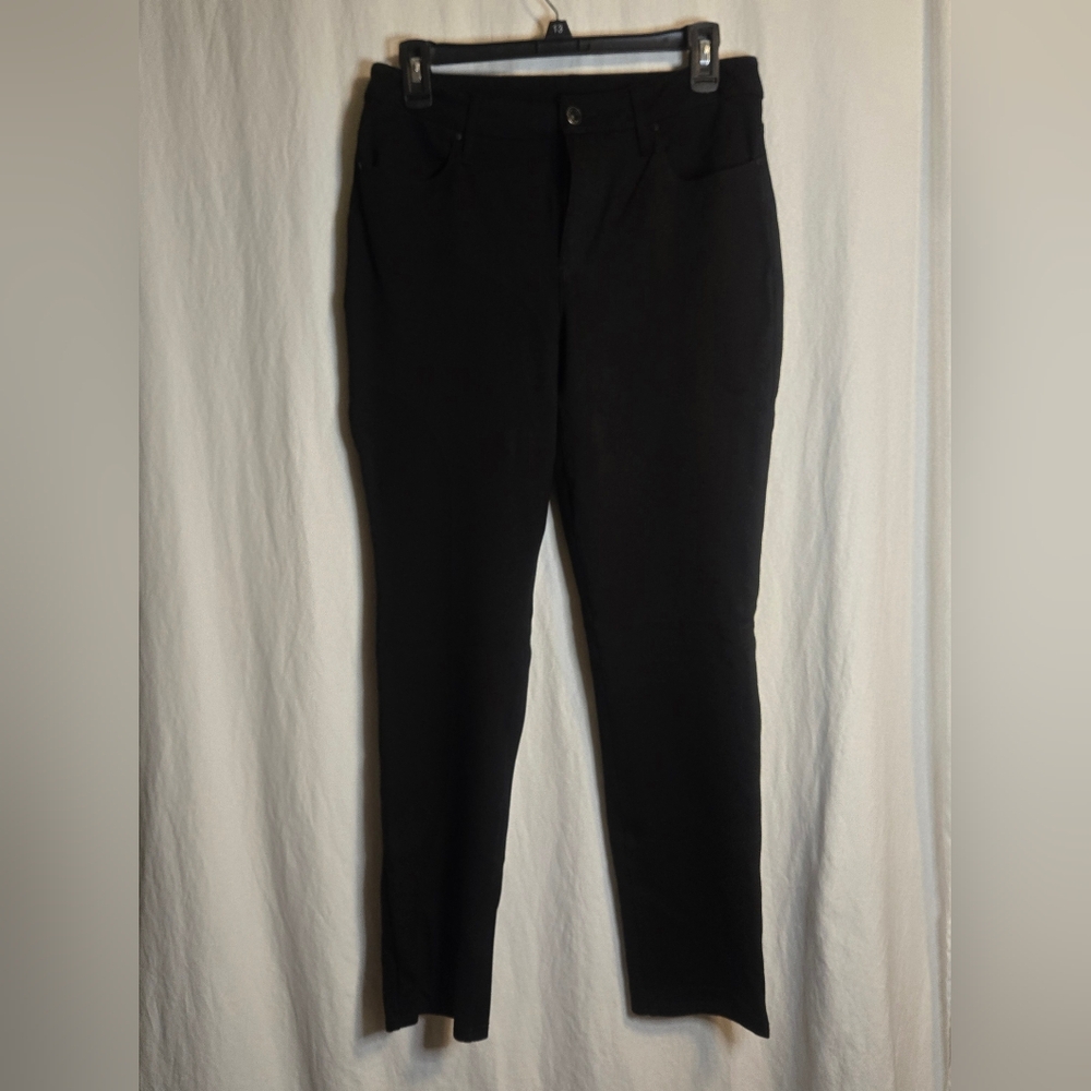 Chico's Black dress pants. size 6R